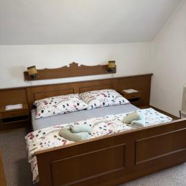 Gemütliches Vierbettzimmer mit Bad und Küche