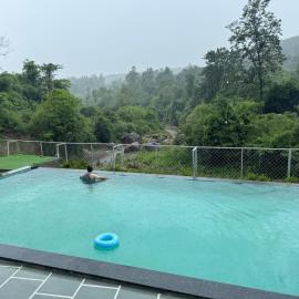 Saraiville- A Boutique Riverside Resort – hotel w mieście Dehradun