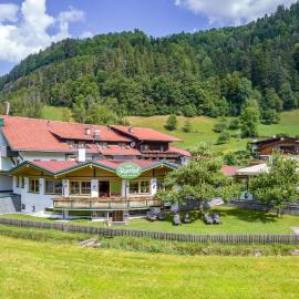 Hotel Jägerhof Ötz, хотел в Оец