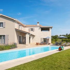 Villa Corinne, hotel u gradu Štuti