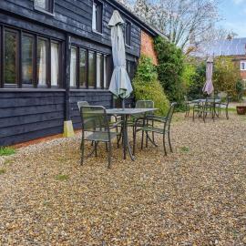 Uk46715 - The Coach House