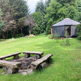 Aughavannagh Yurt Glamping – hotel w mieście Aughrim
