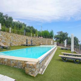 1 Bedroom Nice Home In Civezza, hotel a Civezza