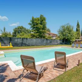 8 Bedroom Awesome Home In Arezzo