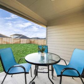 Rammies cozy Home with community pool，Pattison的飯店