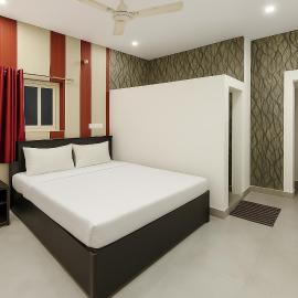 Radhika Guest House Nandgaon, hotel in Chhāta