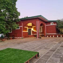 Shalgar Villa The Homestay, hotel di Satara
