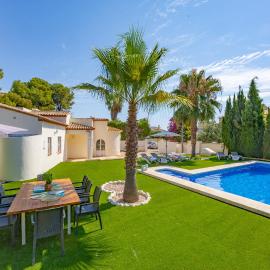 Villa Inia - PlusHolidays, Hotel in Calpe