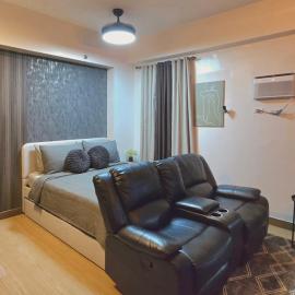SW Staycation Sam Suite SMDC Hope Residences Beside SM City, hotel di Trece Martires