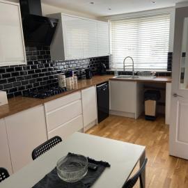 Garland way 2 bed house Sheffield free parking 5 min from m1, hotel i Mosborough