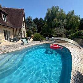 GÎTE LA TOURELLE AVEC PISCINE chauffée - 5 mn de la mer et Cabourg