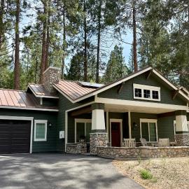 56 Black Bear Bungalow, hotel in North Wawona
