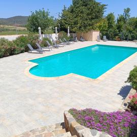 Château de Prax Viel - piscine et mini ferme, climatisé, hotel em Lagrasse