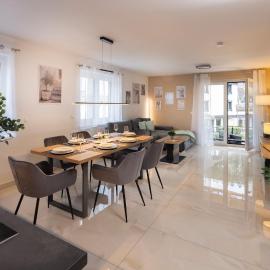 Blue Sky Flat, Apartment, 73qm, bis 6 Personen, Neubau Süd-Balkon mit Lounge-Möbeln, Schwarzwald-PLUS inkl 80 Gratis-Attraktionen täglich, hotel v destinaci Baiersbronn