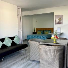 Devika villa, hotel in Triolet