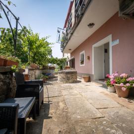 LUNA APARTMENTS Quiet Retreat, Close to Koper, AirCon, Parking، فندق في أنكاران
