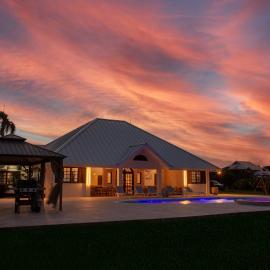 The Fairway 6BRFamilyVilla 20-24ppl Pool Slide Tub, hotel din Lowlands