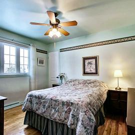 2 beds in a private room B with a free parking -15 min from downtown, hotell sihtkohas Longueuil