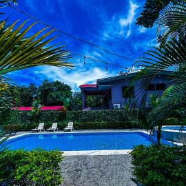 Iguana Villas، فندق في بويرتو فيجو