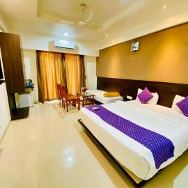 Pushpak Resort, hotell i Shirdi