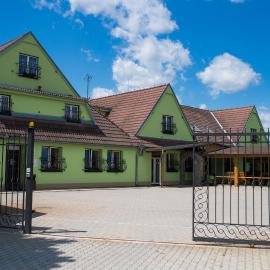 Penzion Eden, hotel di Znojmo