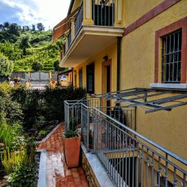 Sally's B&B, hotel in Carrara