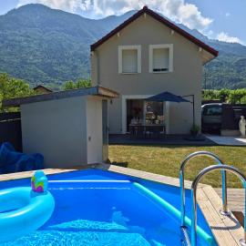 Évasion et confort maison 8 couchages avec piscine, hótel í Marlens