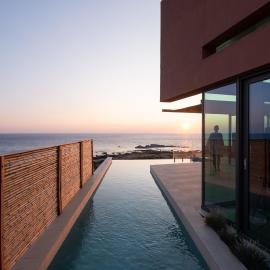 Casa Tarrha- Beachfront Villa with Heated Pool