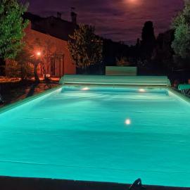 Viesnīca Appartement éco-responsable avec piscine pilsētā Châteaudouble