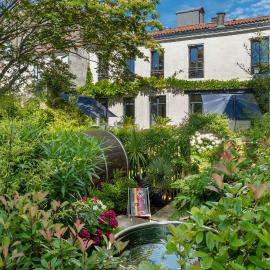 Escale Rochelaise, chambre avec access spa et sauna, hotel in La Rochelle