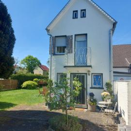 Ferienhaus "Schmale Gisela" bis zu 6 Personen mit Garten und Parkplätzen, hotel in Seligenstadt