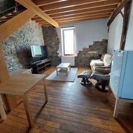 Charming country stone-wood house, hotel in Stavelot