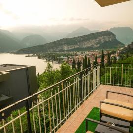 Panoramic Lake View Apartment