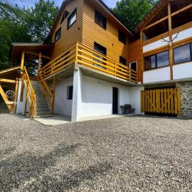 Cabana NEST, hotel a Bistricioara