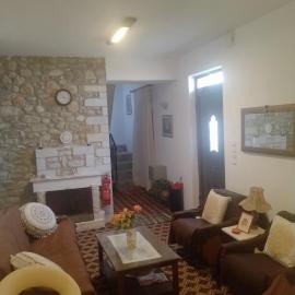 Efterpi's Tower House! εύ τέρπω she who brings joy, Hotel in Toriza