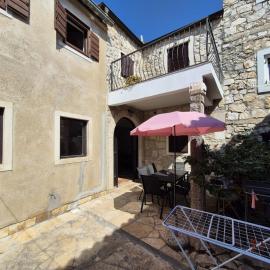 Stone house Pietro, hotell Pakoštanes