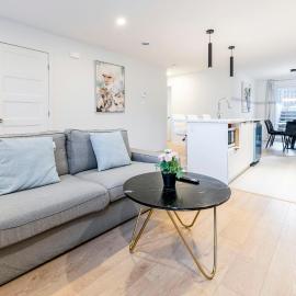 T1 Joliette Suites Longueuil New Stylish 3-BDR free parking close to Dix 30&DT