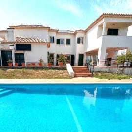 Family Villa with Pool & Huge Garden - Arrábida Trails & Beaches Nearby