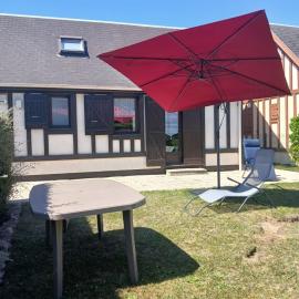 Chalet 5 personnes proche de la mer à Merville-Franceville-Plage, hotell i Merville-Franceville-Plage