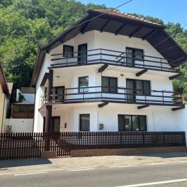 Casa Bașu, hotel in Băile Herculane
