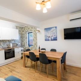 Apartment Miranda with terrace and BBQ by the sea