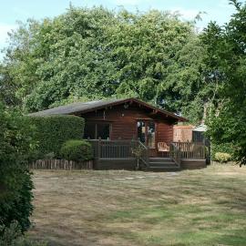 Countryside Log Cabin、Lutonのホテル