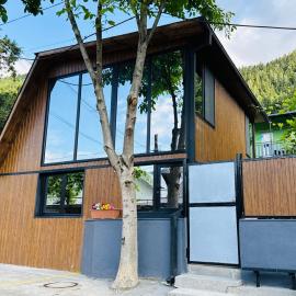 Buddy Cottage Borjomi, hotel in Borjomi