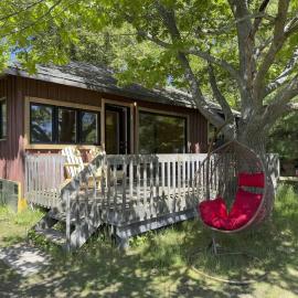 3-Bedroom Cottage #1 - Sand Bay, hotel Dillonban