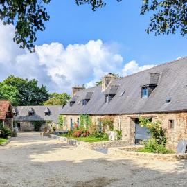 Kerkado, Hotel in Ploumilliau