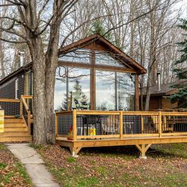Lake Muskoka 2-bedroom Cottage - Pier 100 #50, hotel Port Carlingban