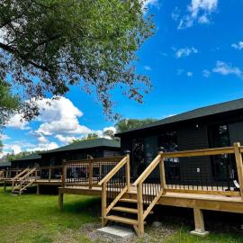2-bedroom Lake Front Cottage in Harwood ON #7