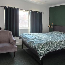 1 double and 1 twin bedrooms and bath, hotel in Folkestone