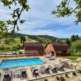 Карпатська ніч, hotel sa Plav'ya