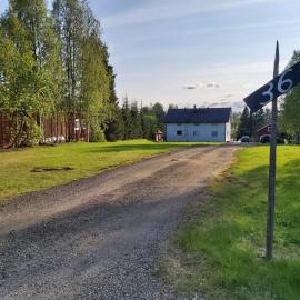 Rooms in a big wooden home, homestay, hotel u gradu 'Muonio'